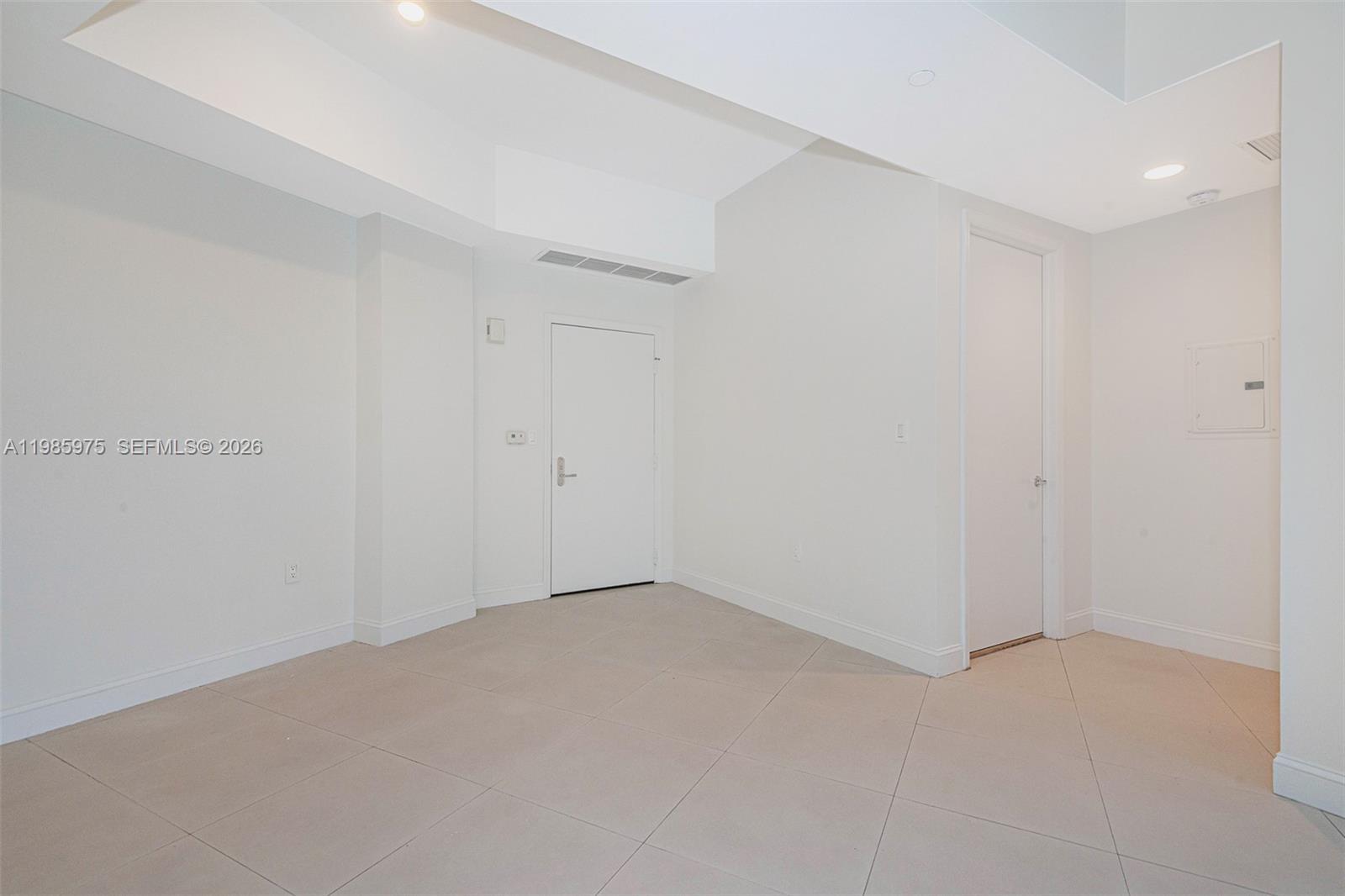 20000 E Country Club Dr #412, Aventura FL 33180