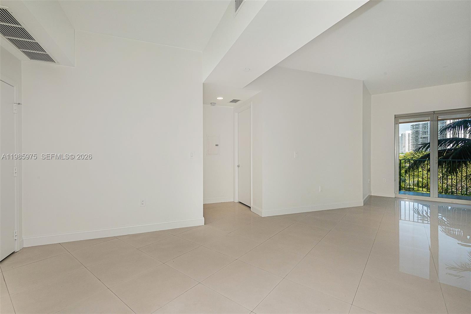 20000 E Country Club Dr #412, Aventura FL 33180