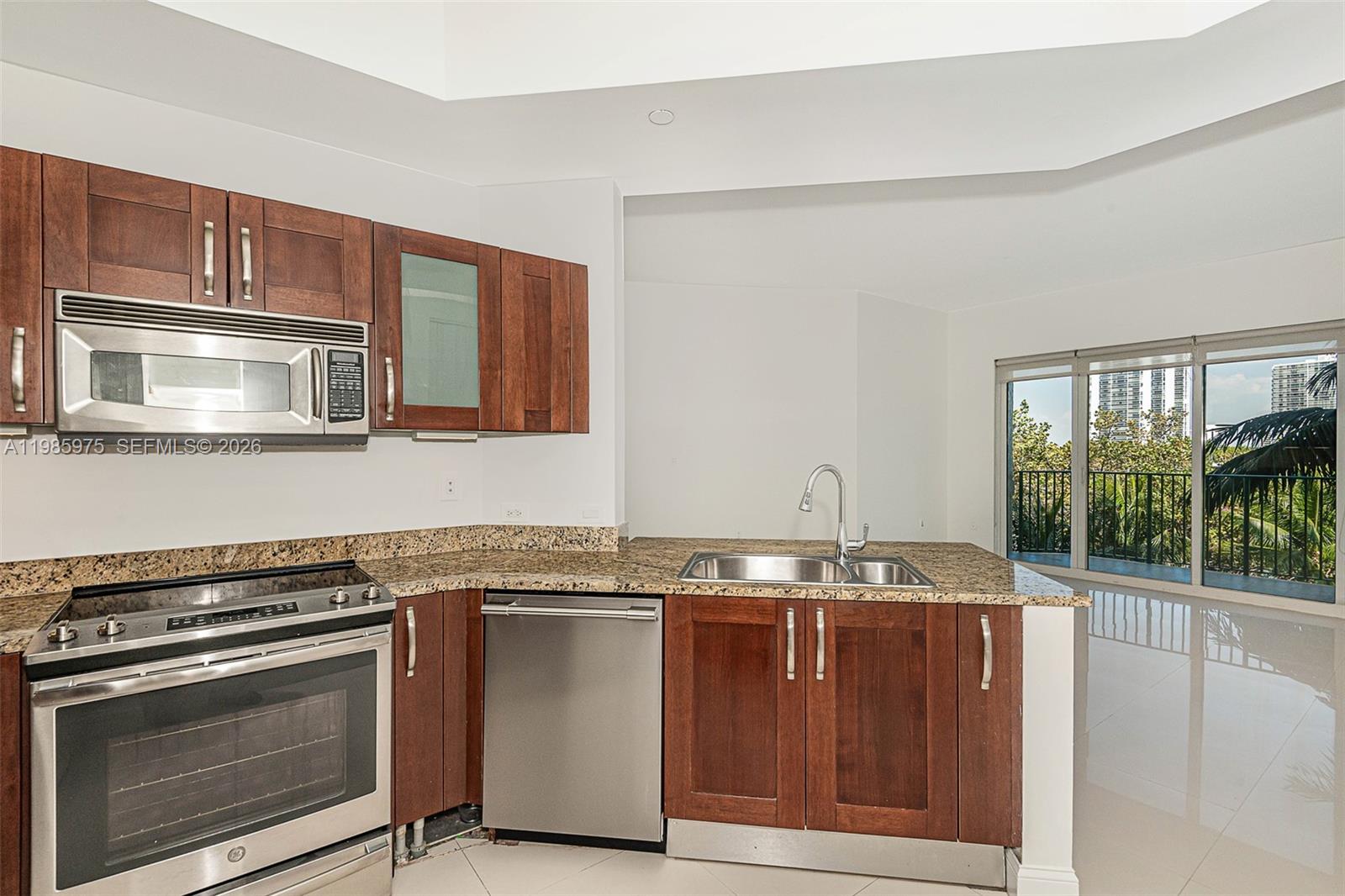 20000 E Country Club Dr #412, Aventura FL 33180
