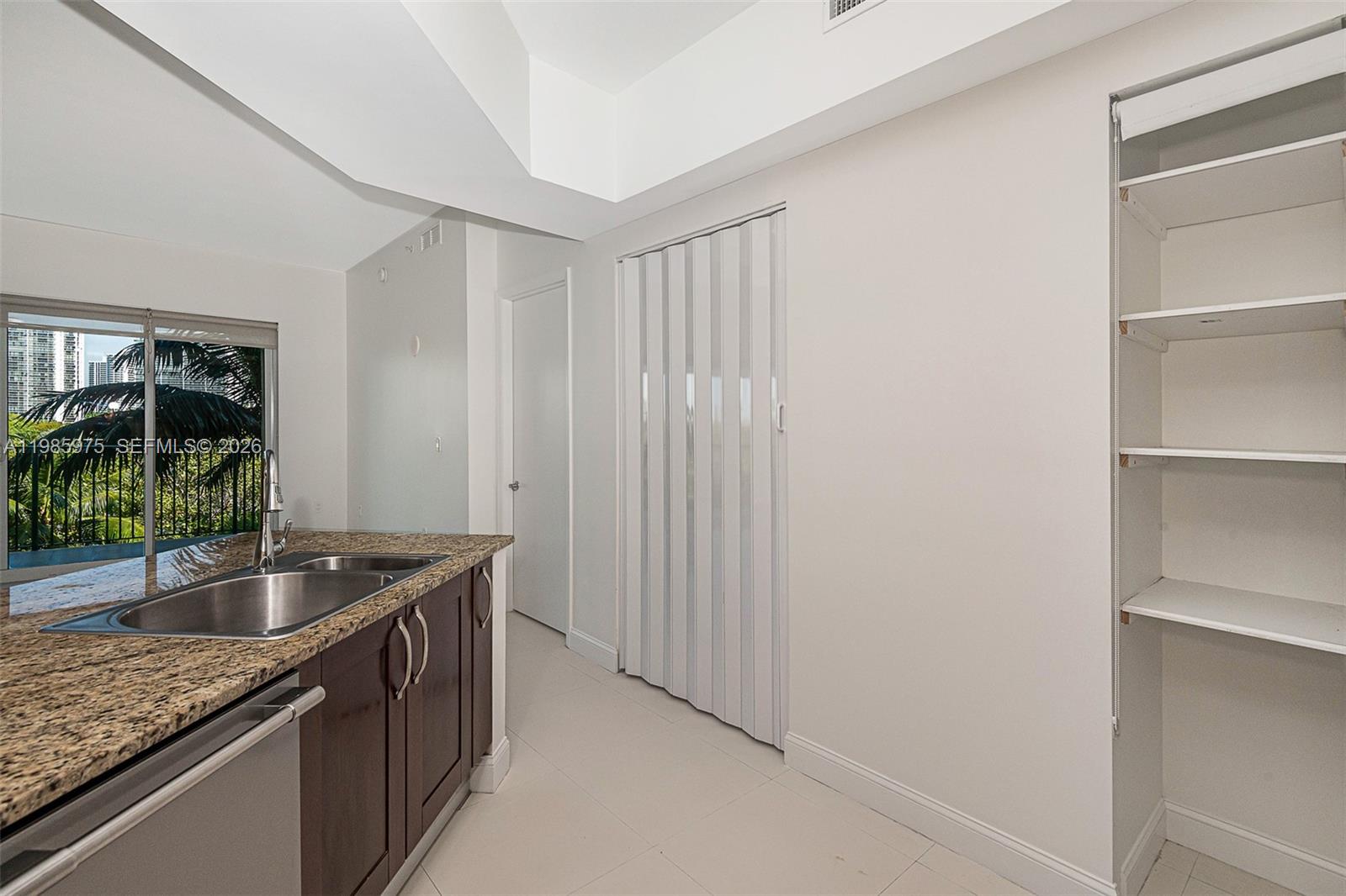 20000 E Country Club Dr #412, Aventura FL 33180