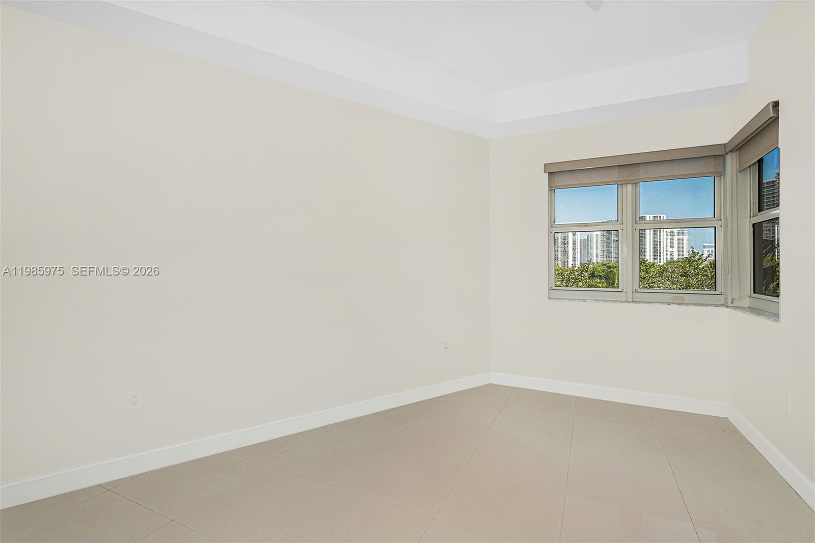20000 E Country Club Dr #412, Aventura FL 33180