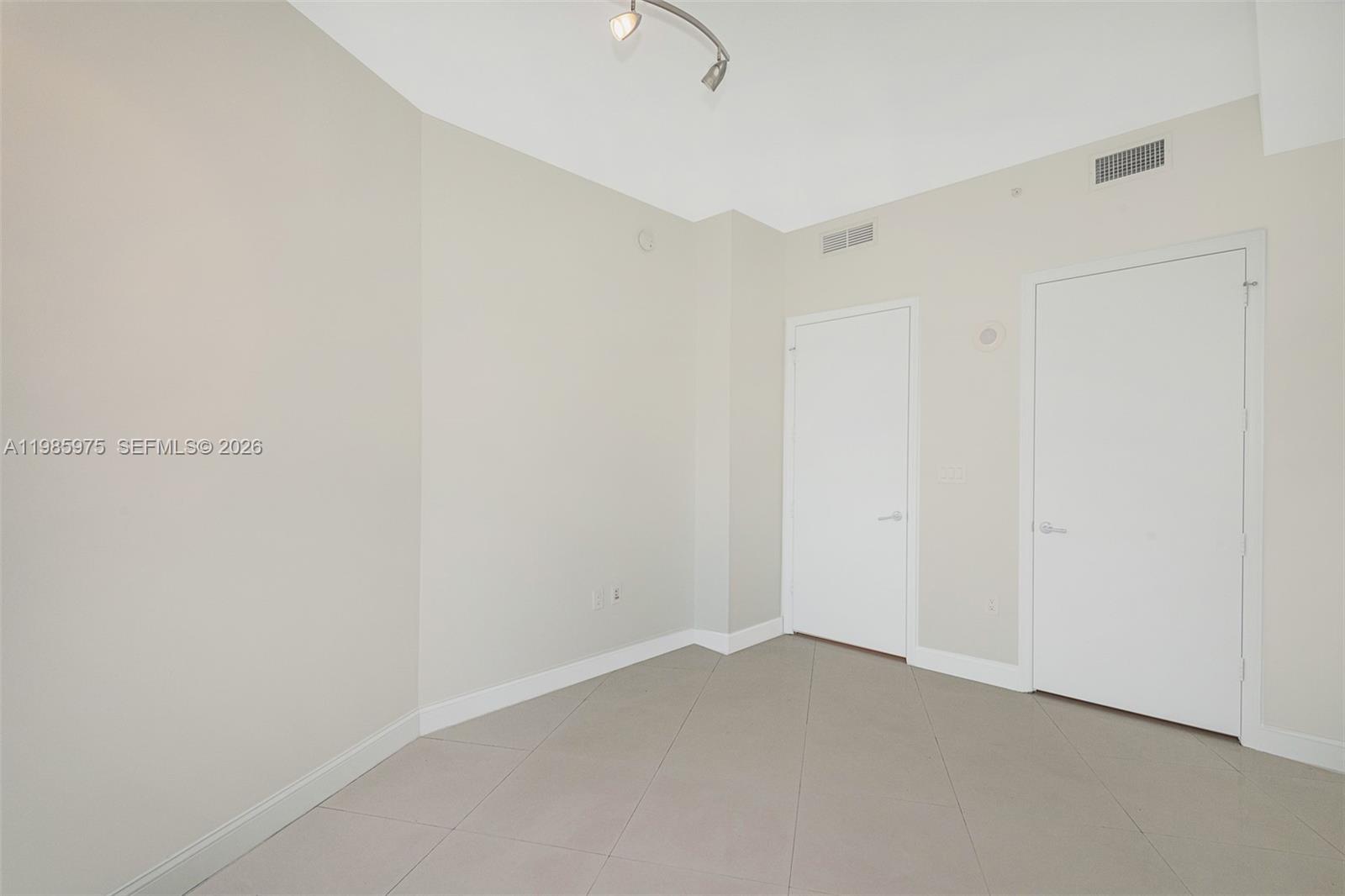 20000 E Country Club Dr #412, Aventura FL 33180