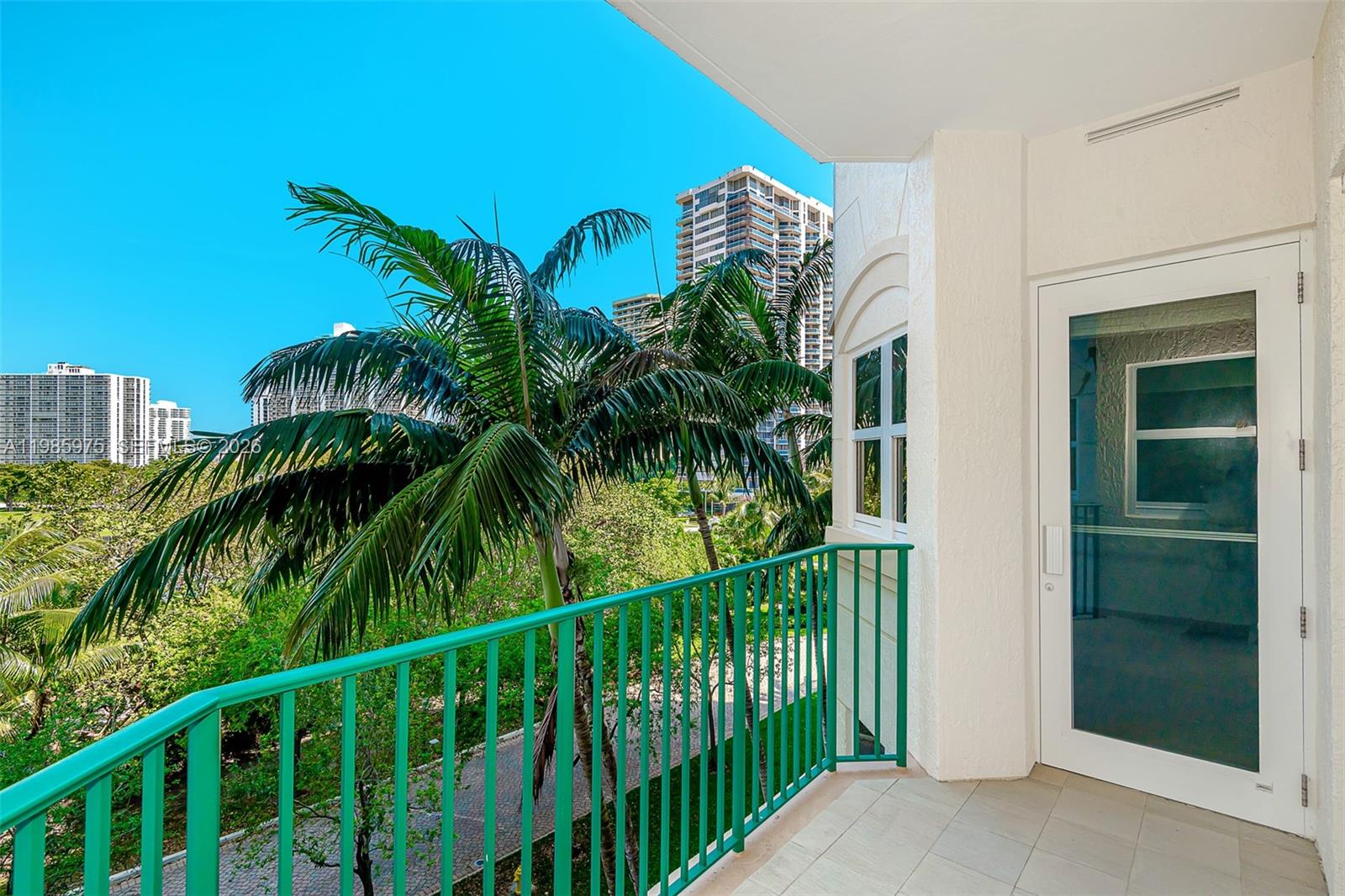 20000 E Country Club Dr #412, Aventura FL 33180
