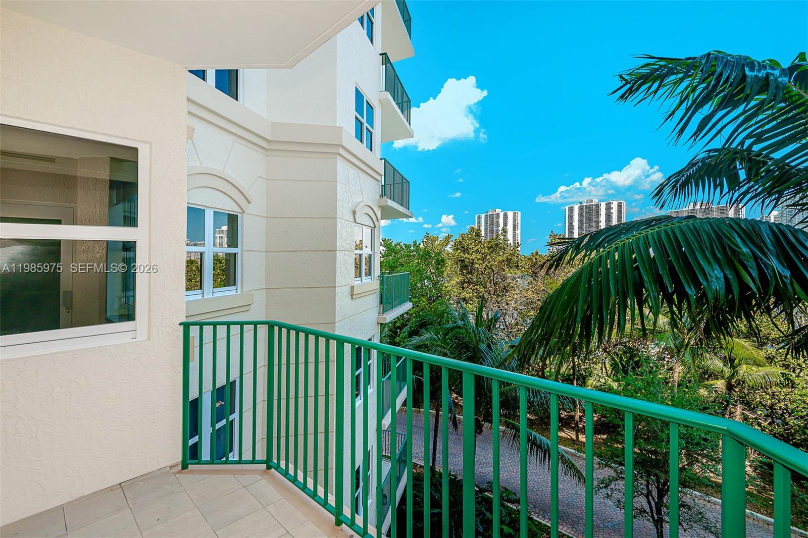 20000 E Country Club Dr #412, Aventura FL 33180
