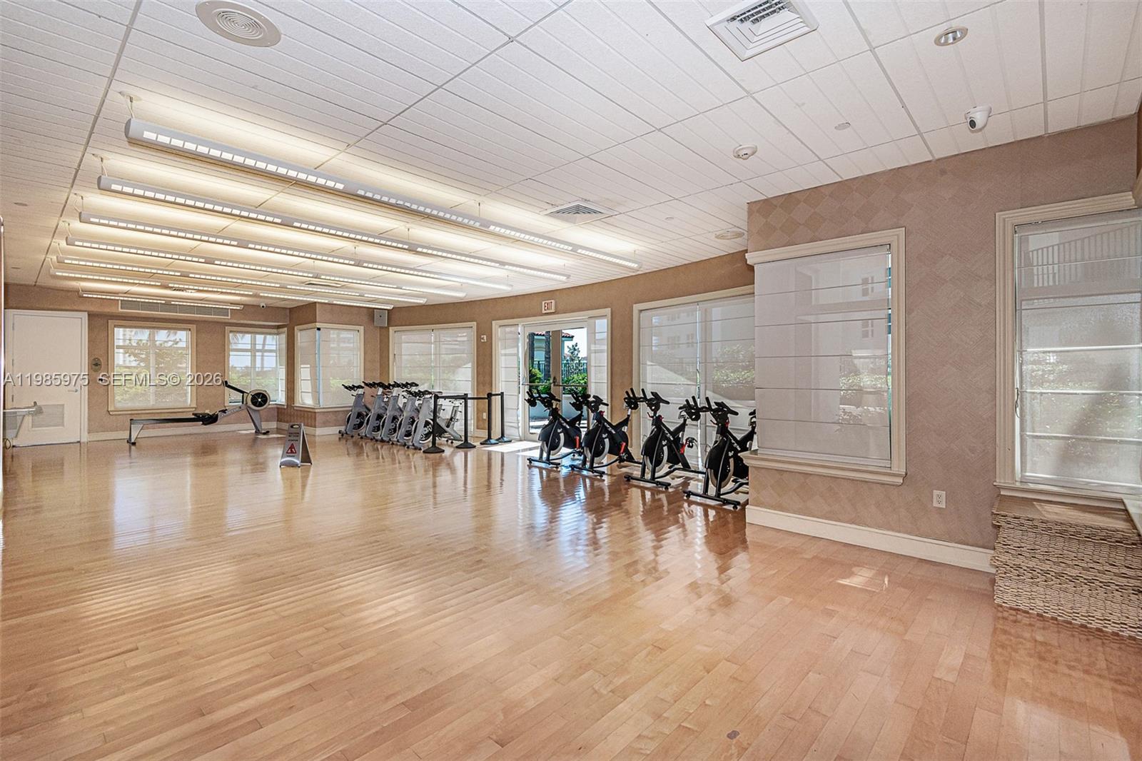 20000 E Country Club Dr #412, Aventura FL 33180