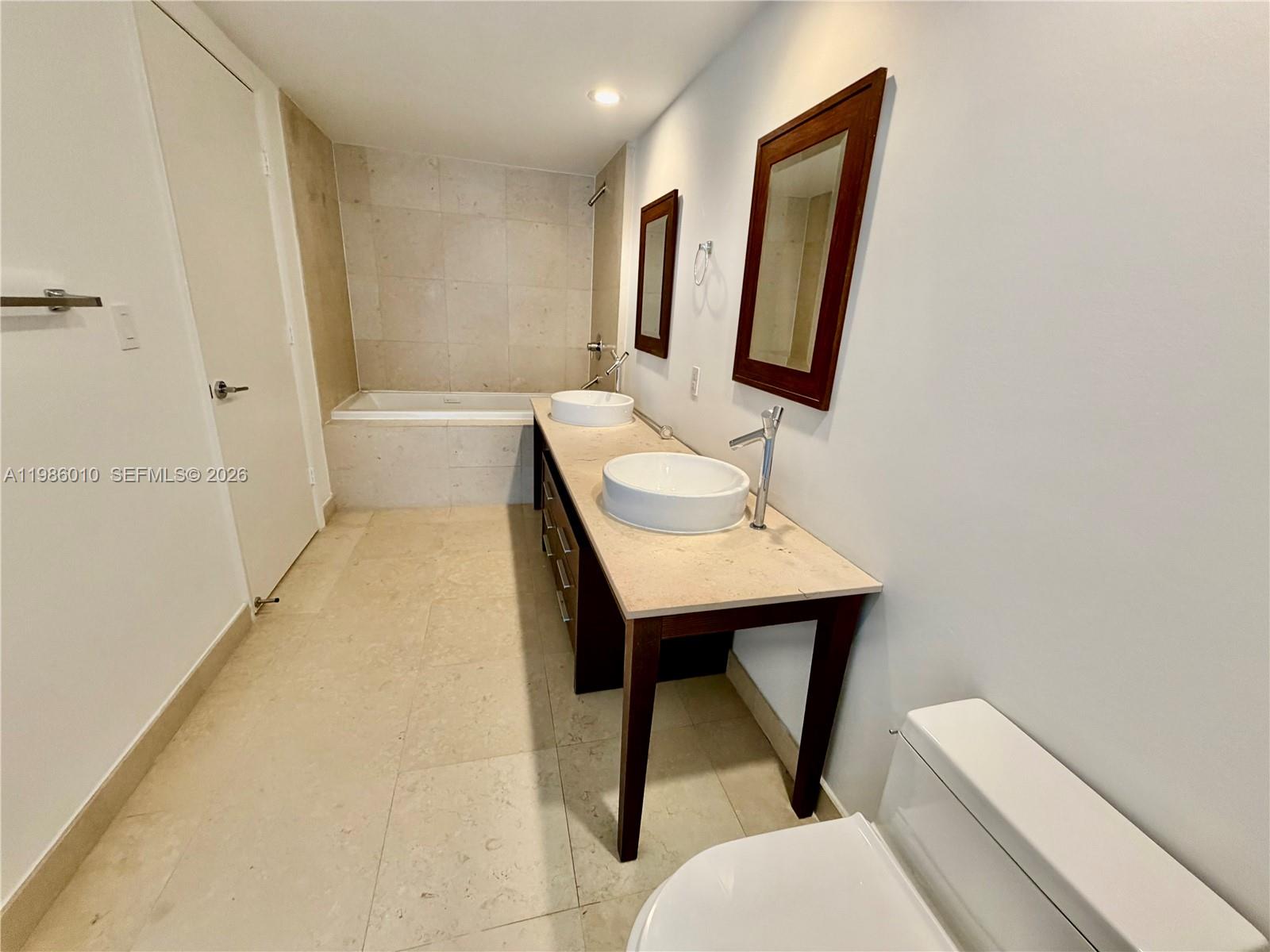 475 Brickell Ave #1711, Miami FL 33131