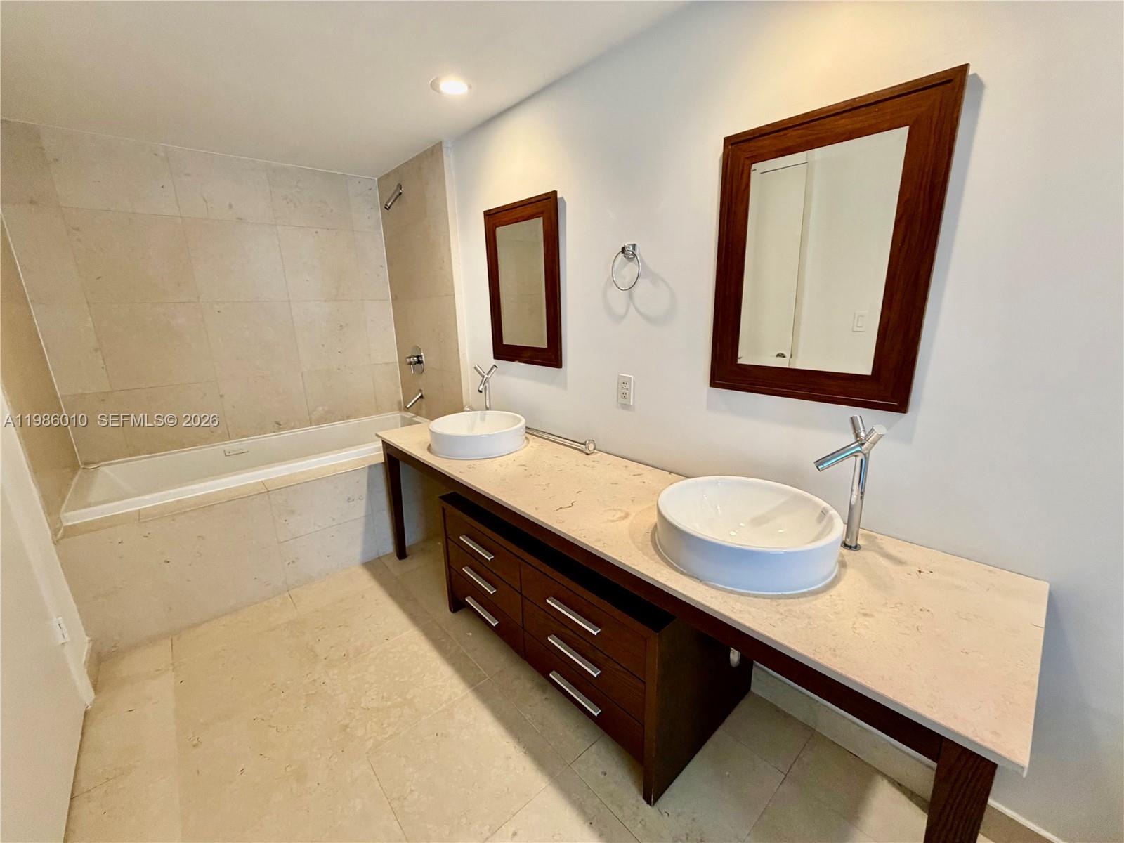 475 Brickell Ave #1711, Miami FL 33131