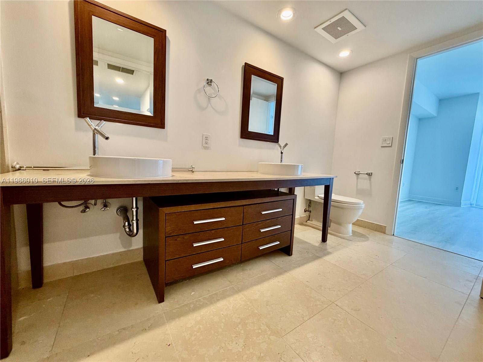 475 Brickell Ave #1711, Miami FL 33131