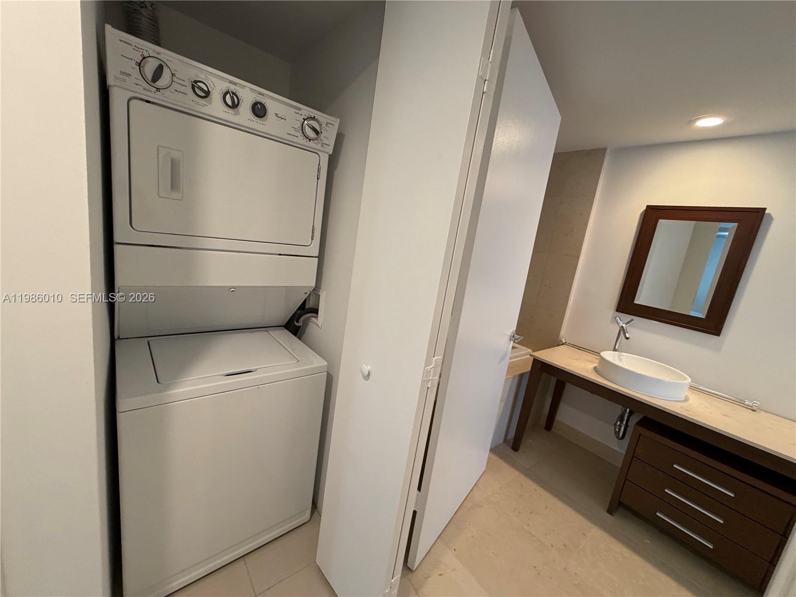 475 Brickell Ave #1711, Miami FL 33131