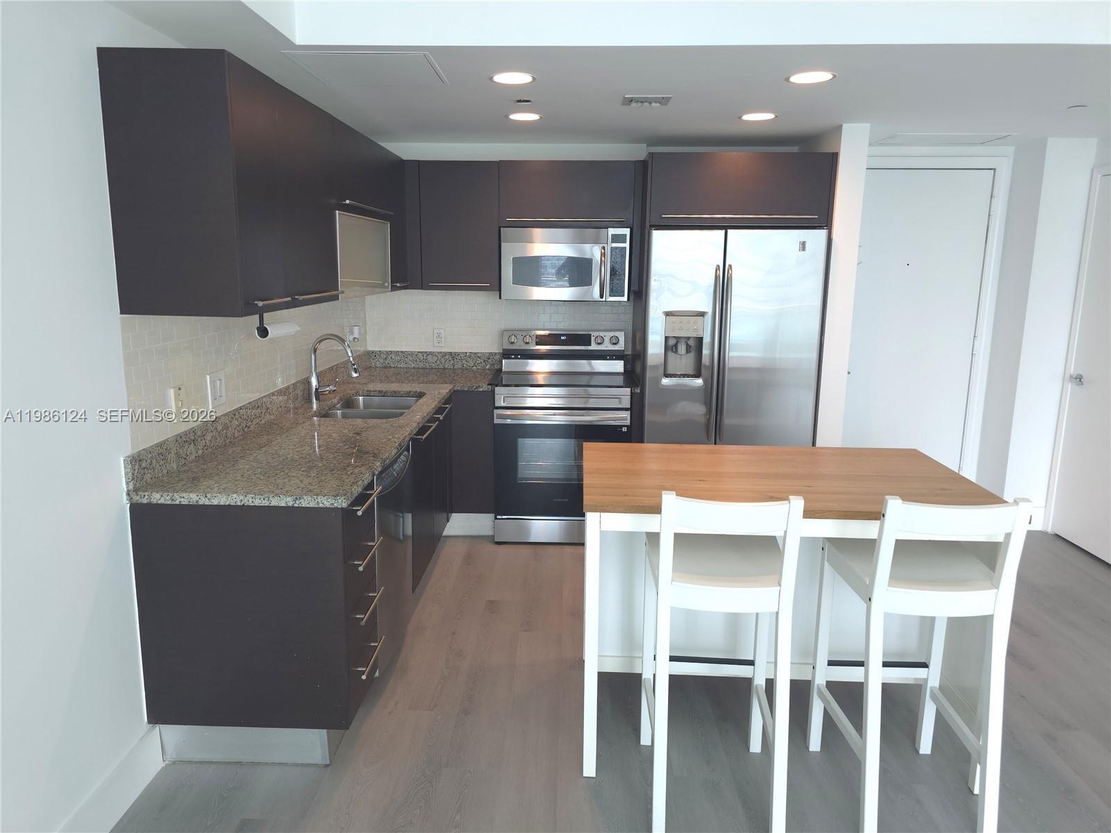 950 Brickell Bay Dr #1508, Miami FL 33131