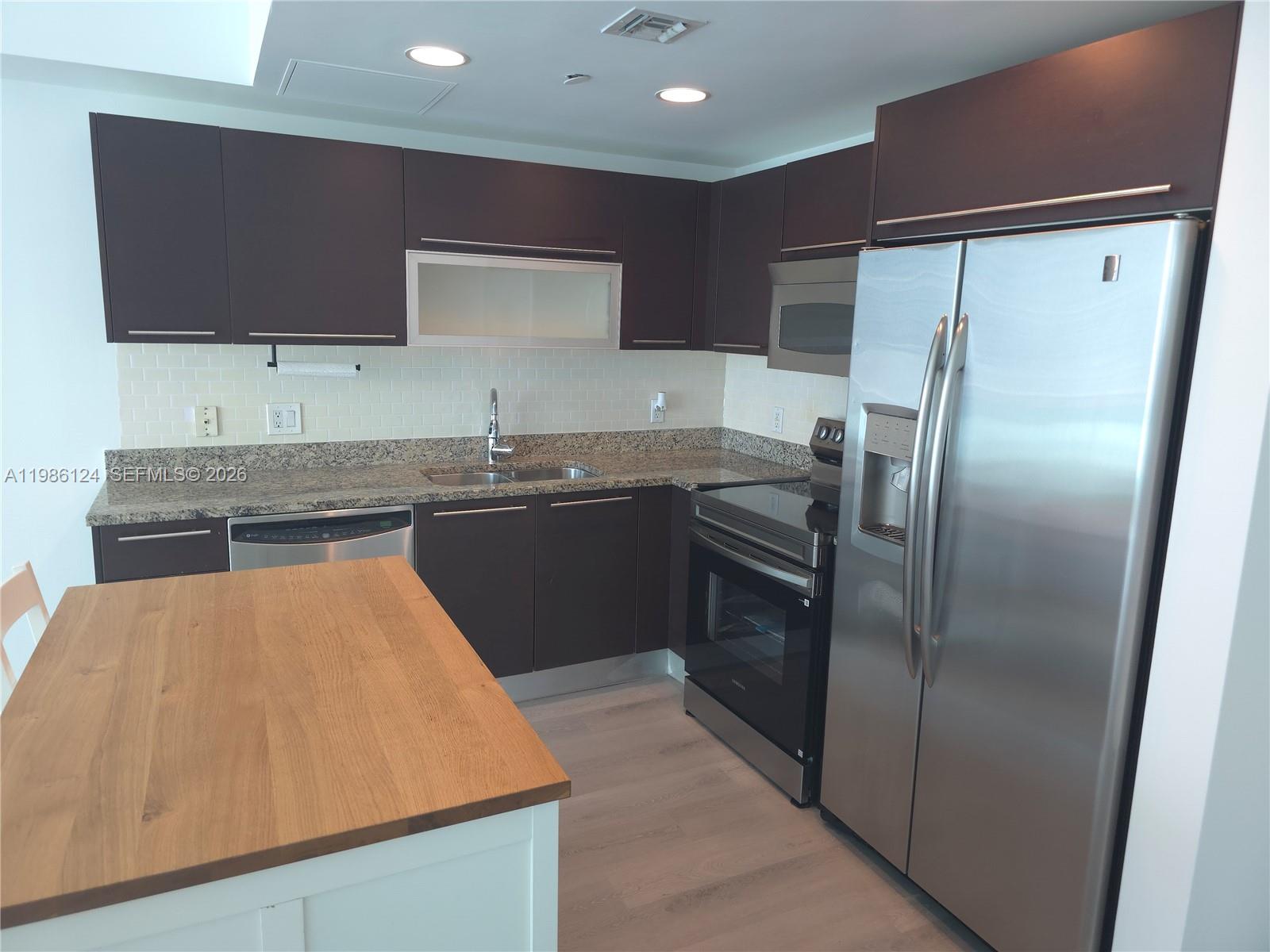 950 Brickell Bay Dr #1508, Miami FL 33131