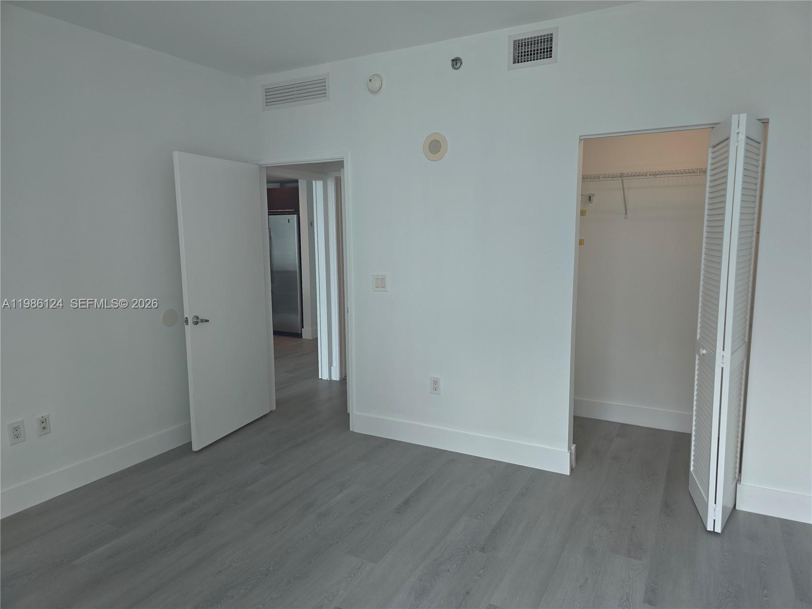 950 Brickell Bay Dr #1508, Miami FL 33131