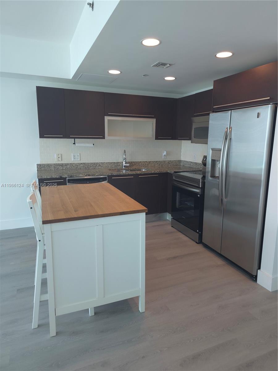 950 Brickell Bay Dr #1508, Miami FL 33131