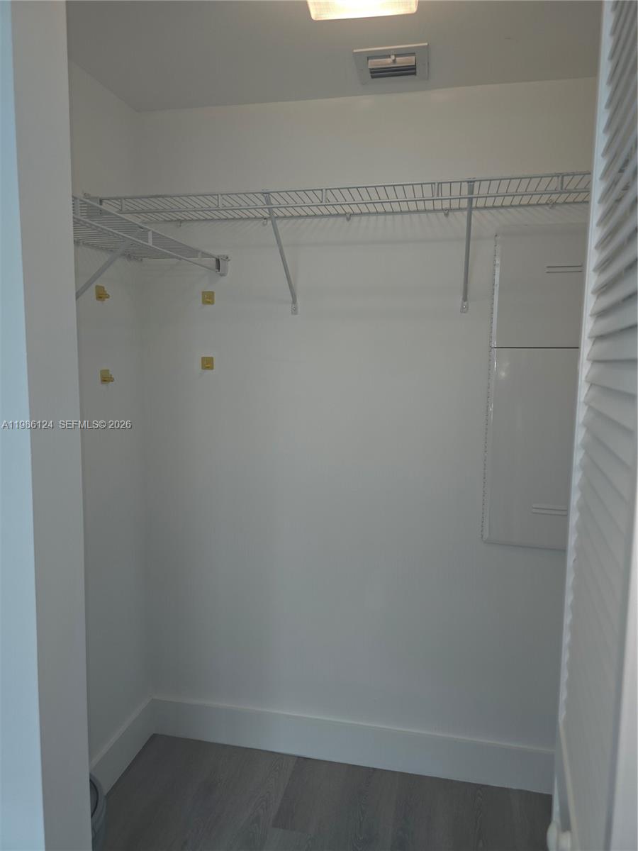 950 Brickell Bay Dr #1508, Miami FL 33131