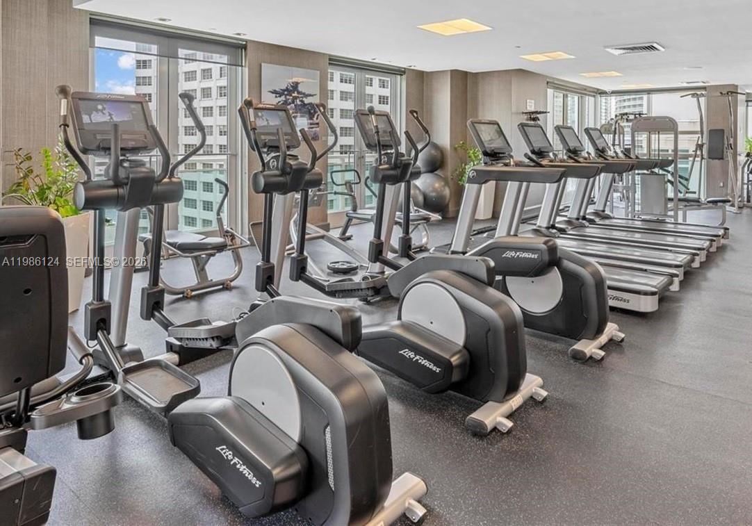 950 Brickell Bay Dr #1508, Miami FL 33131