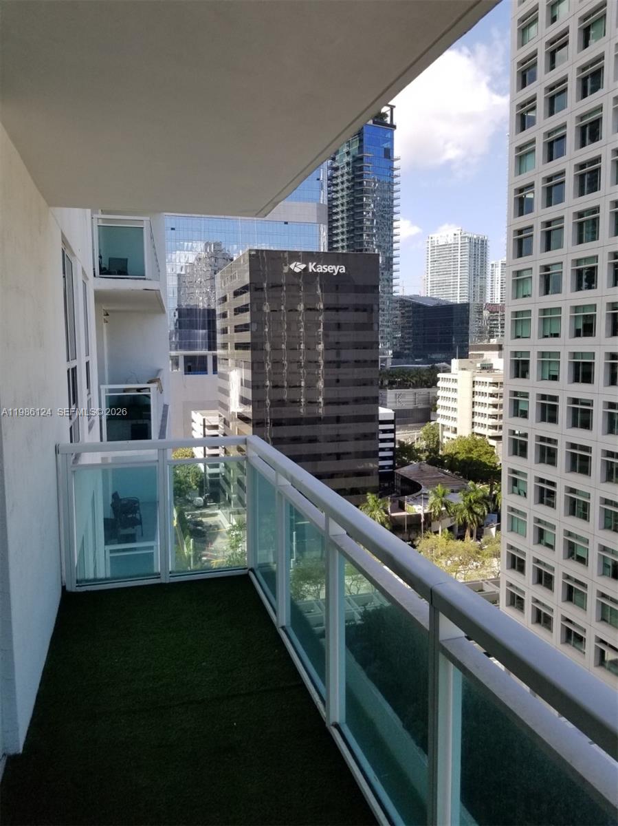 950 Brickell Bay Dr #1508, Miami FL 33131