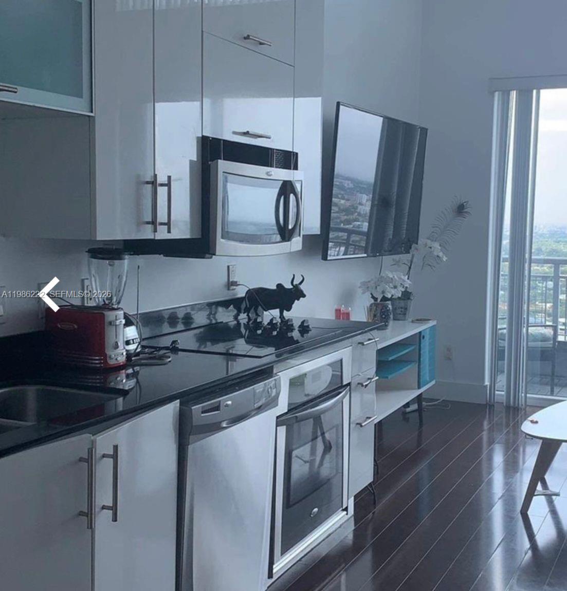 60 SW 13th St #3017, Miami FL 33130
