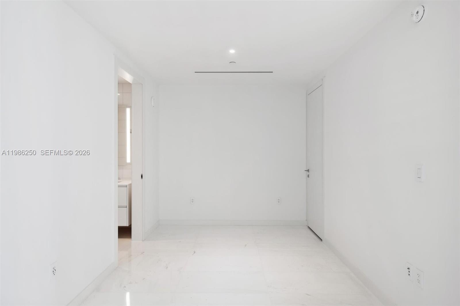 300 Biscayne Boulevard Way #3805W, Miami FL 33131