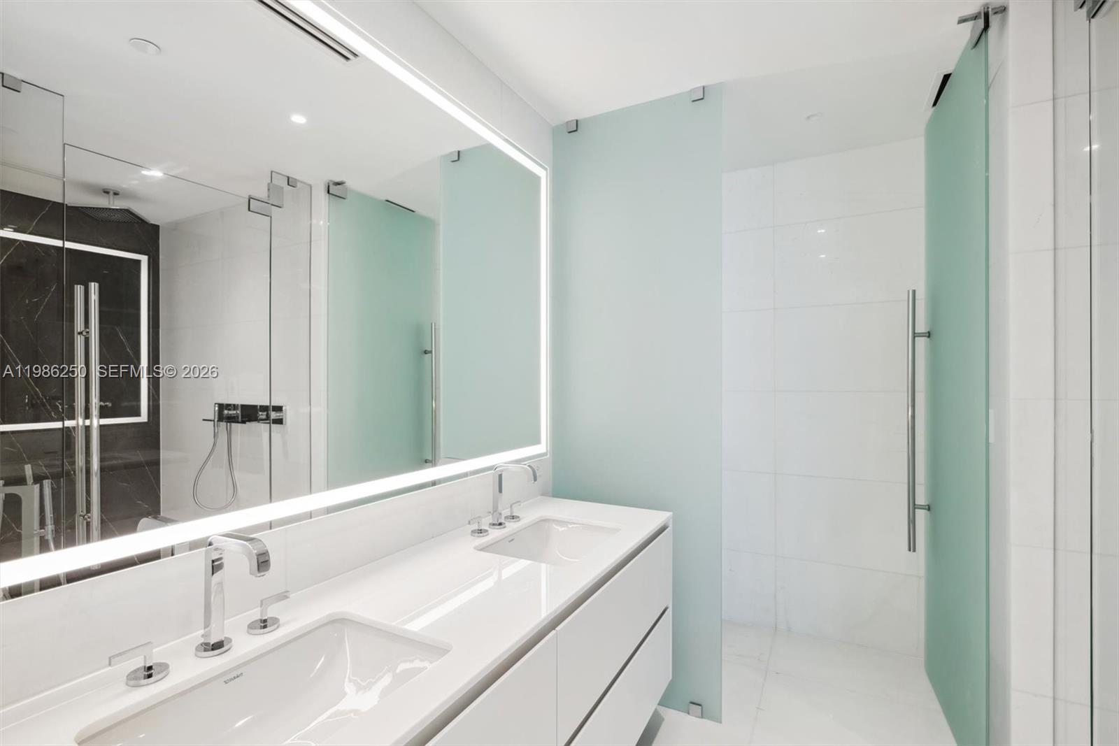 300 Biscayne Boulevard Way #3805W, Miami FL 33131