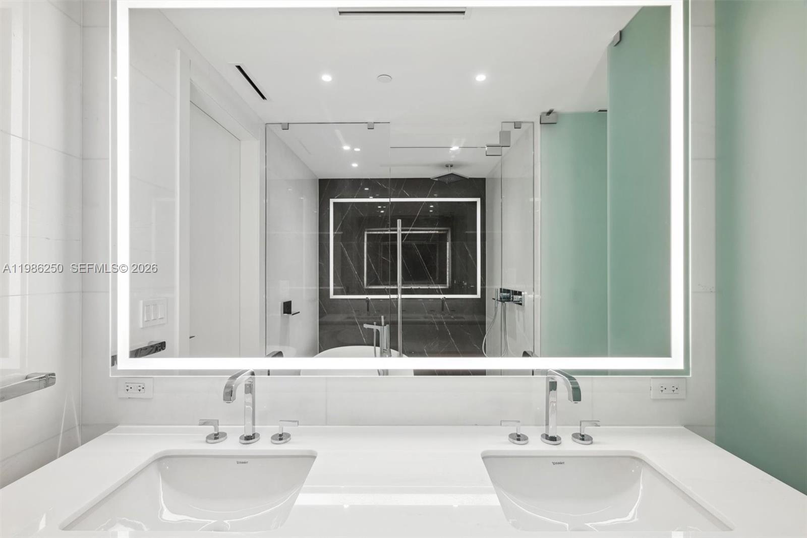 300 Biscayne Boulevard Way #3805W, Miami FL 33131