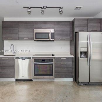 151 SE 1st St #801, Miami FL 33131