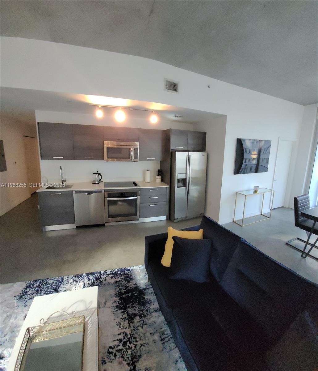 151 SE 1st St #801, Miami FL 33131