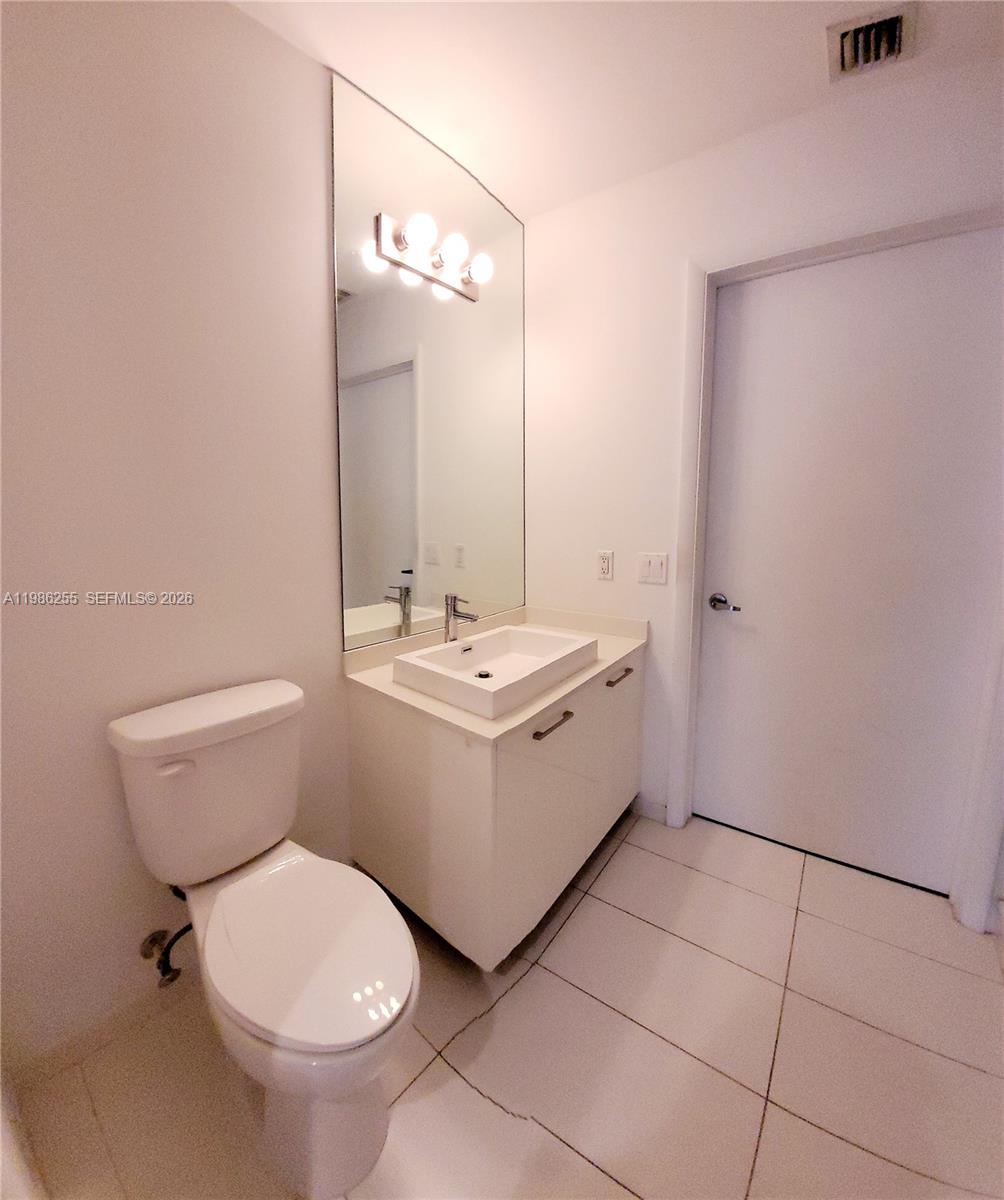 151 SE 1st St #801, Miami FL 33131