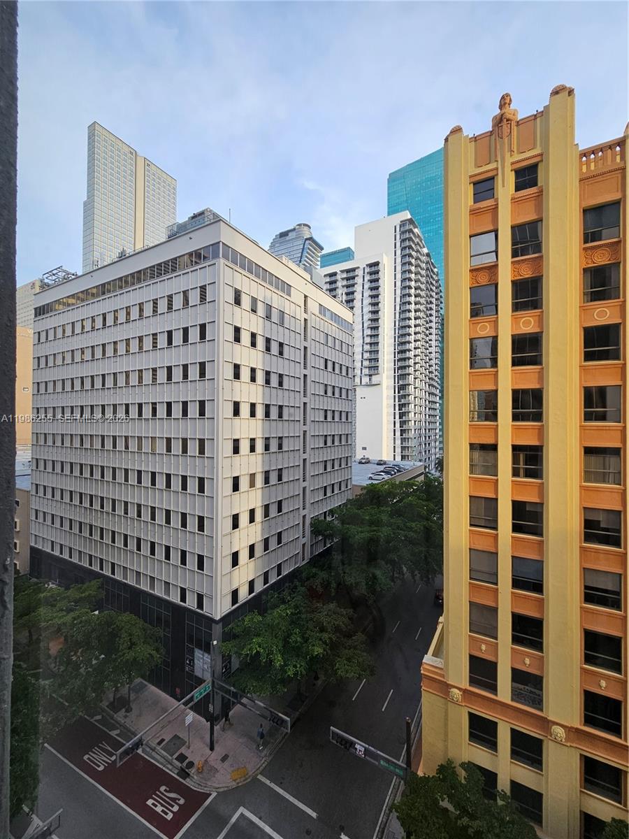 151 SE 1st St #801, Miami FL 33131