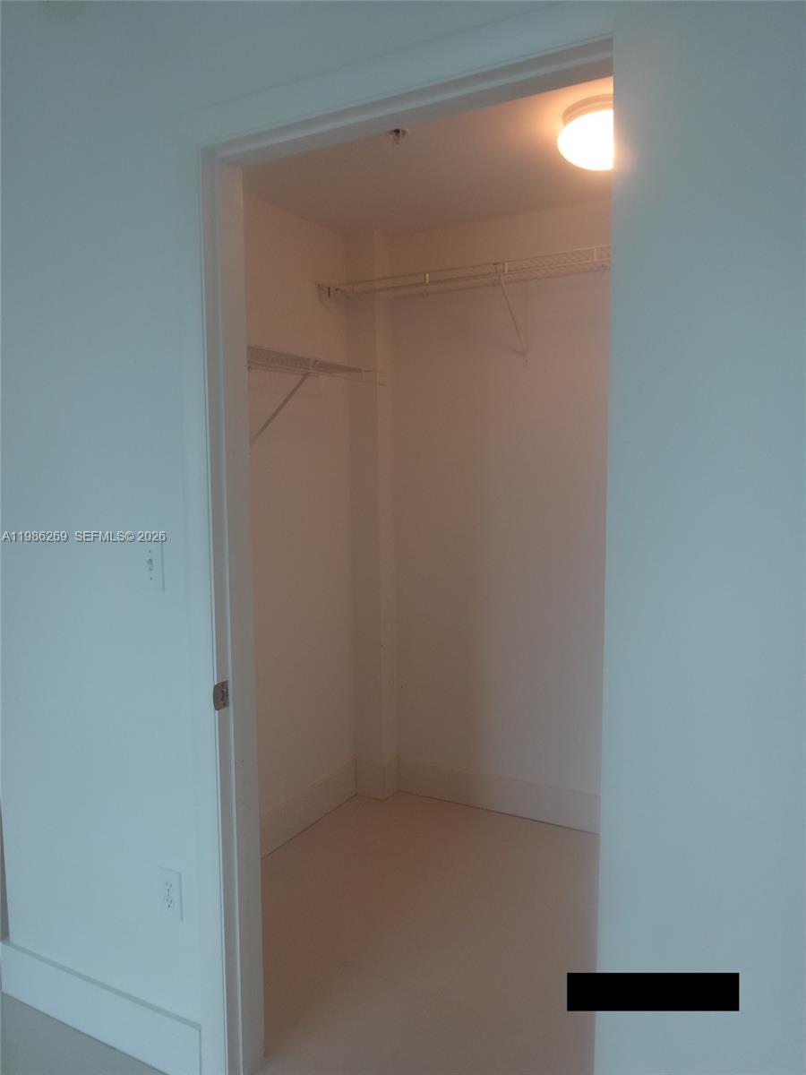244 Biscayne Bl #1607, Miami FL 33132