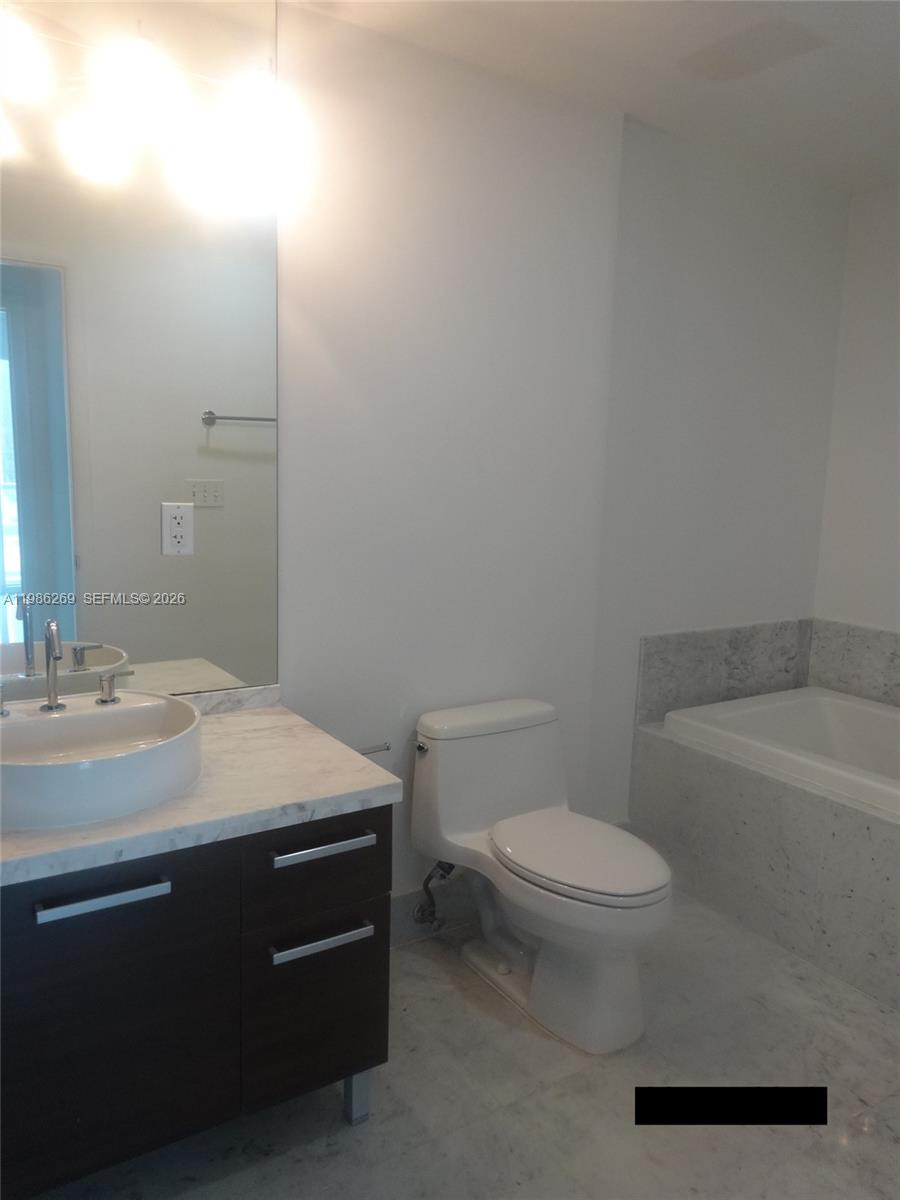 244 Biscayne Bl #1607, Miami FL 33132