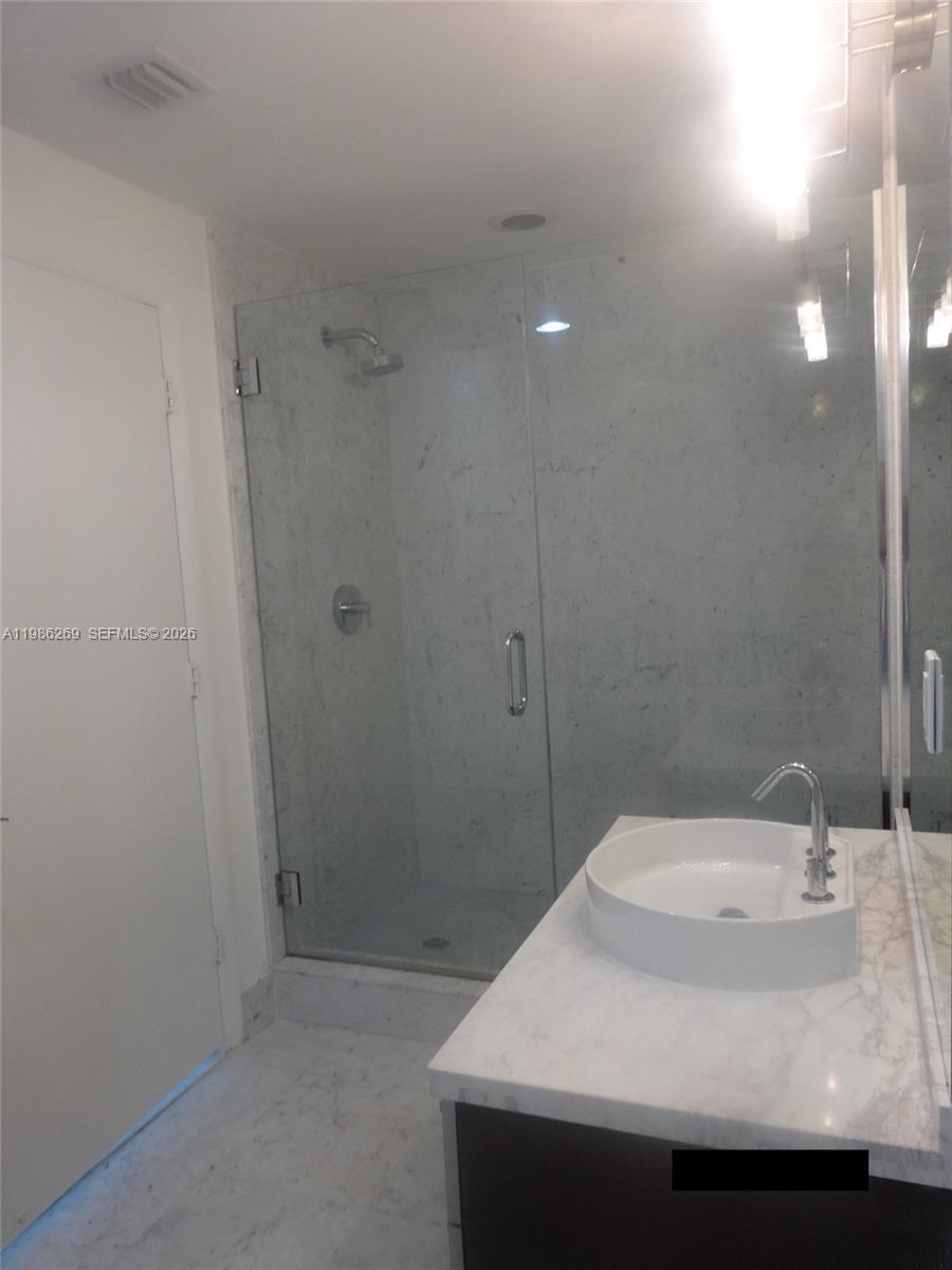 244 Biscayne Bl #1607, Miami FL 33132