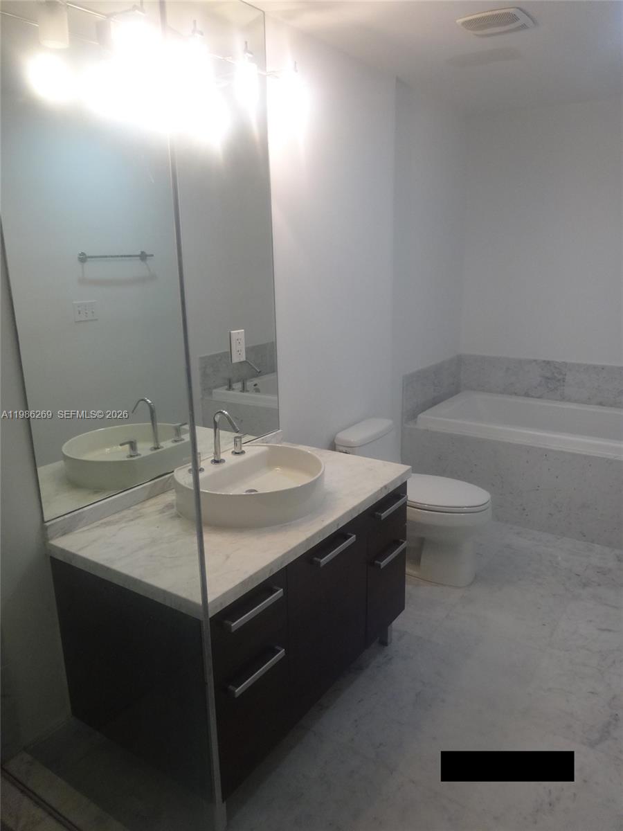 244 Biscayne Bl #1607, Miami FL 33132