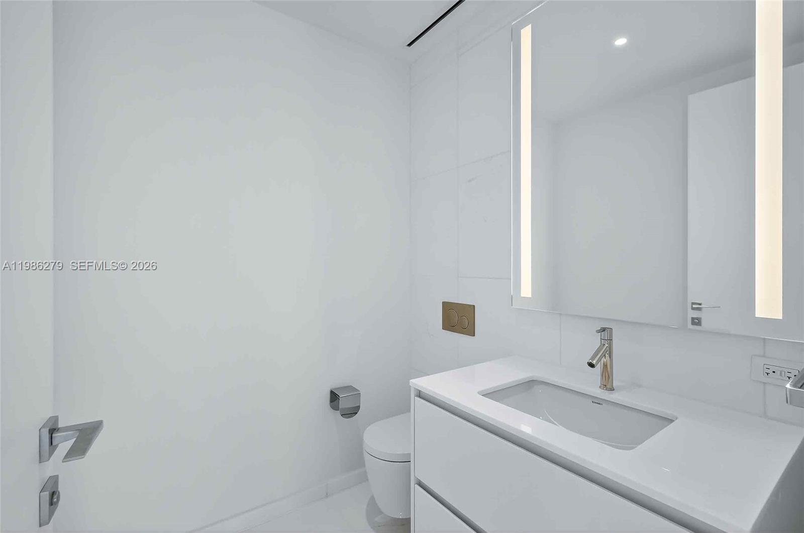 300 Biscayne Blvd Way #4901E, Miami FL 33131