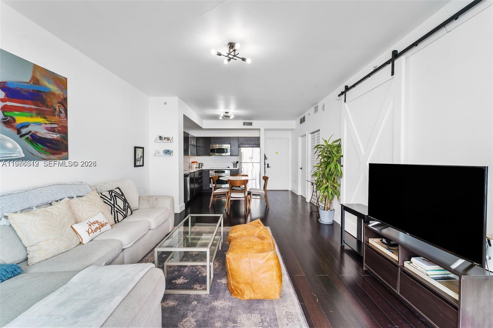 90 SW 3rd St #1406, Miami FL 33130
