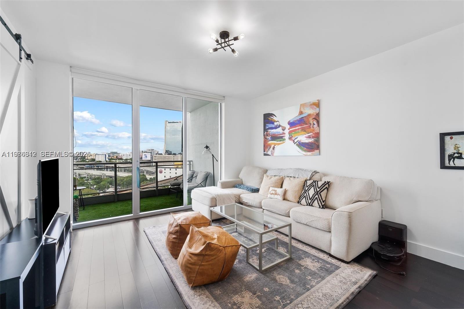 90 SW 3rd St #1406, Miami FL 33130