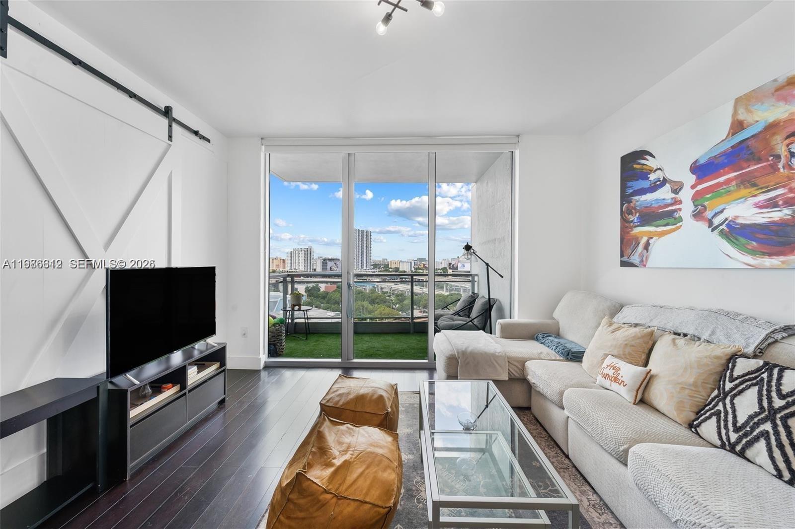 90 SW 3rd St #1406, Miami FL 33130
