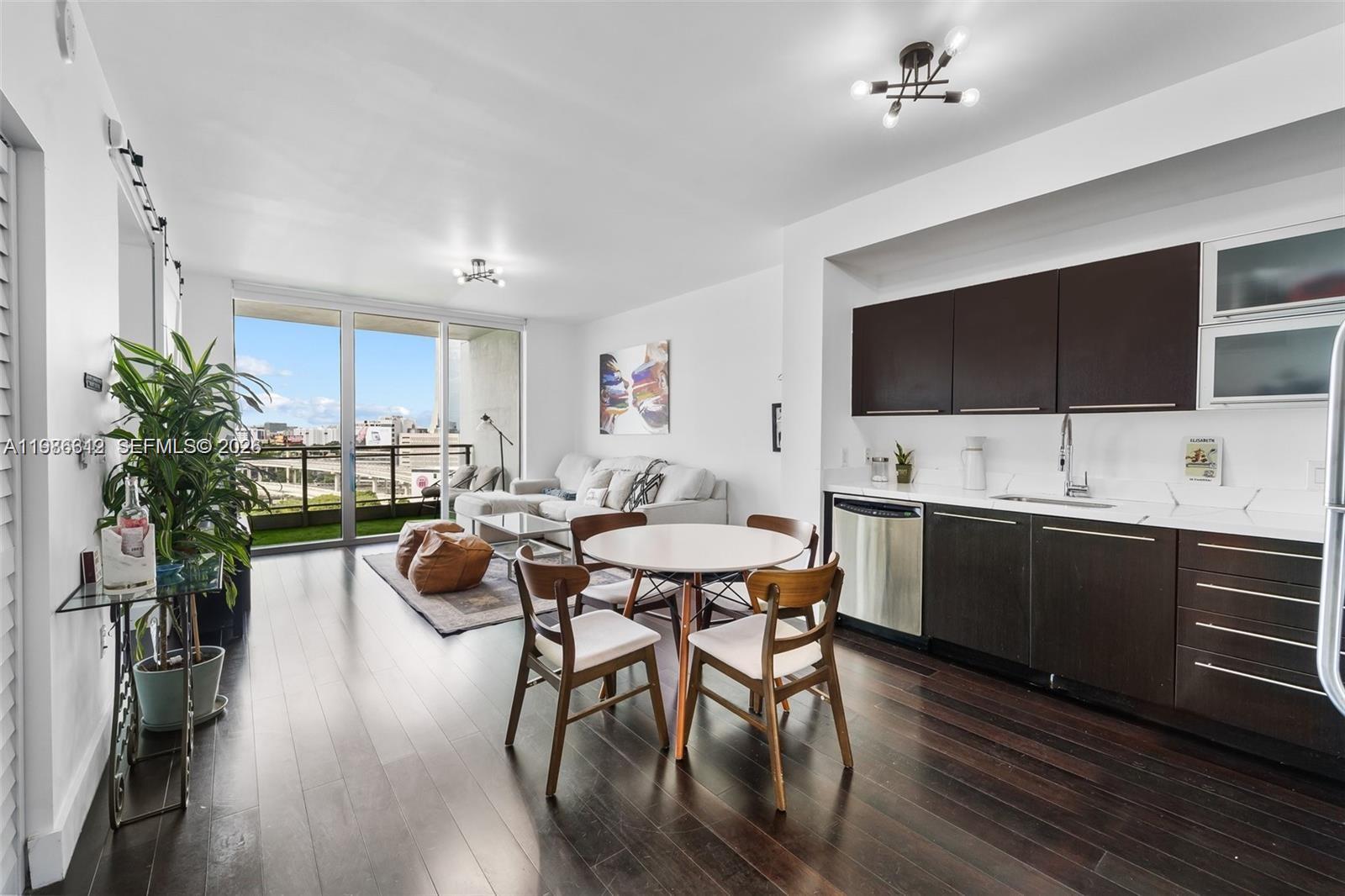 90 SW 3rd St #1406, Miami FL 33130
