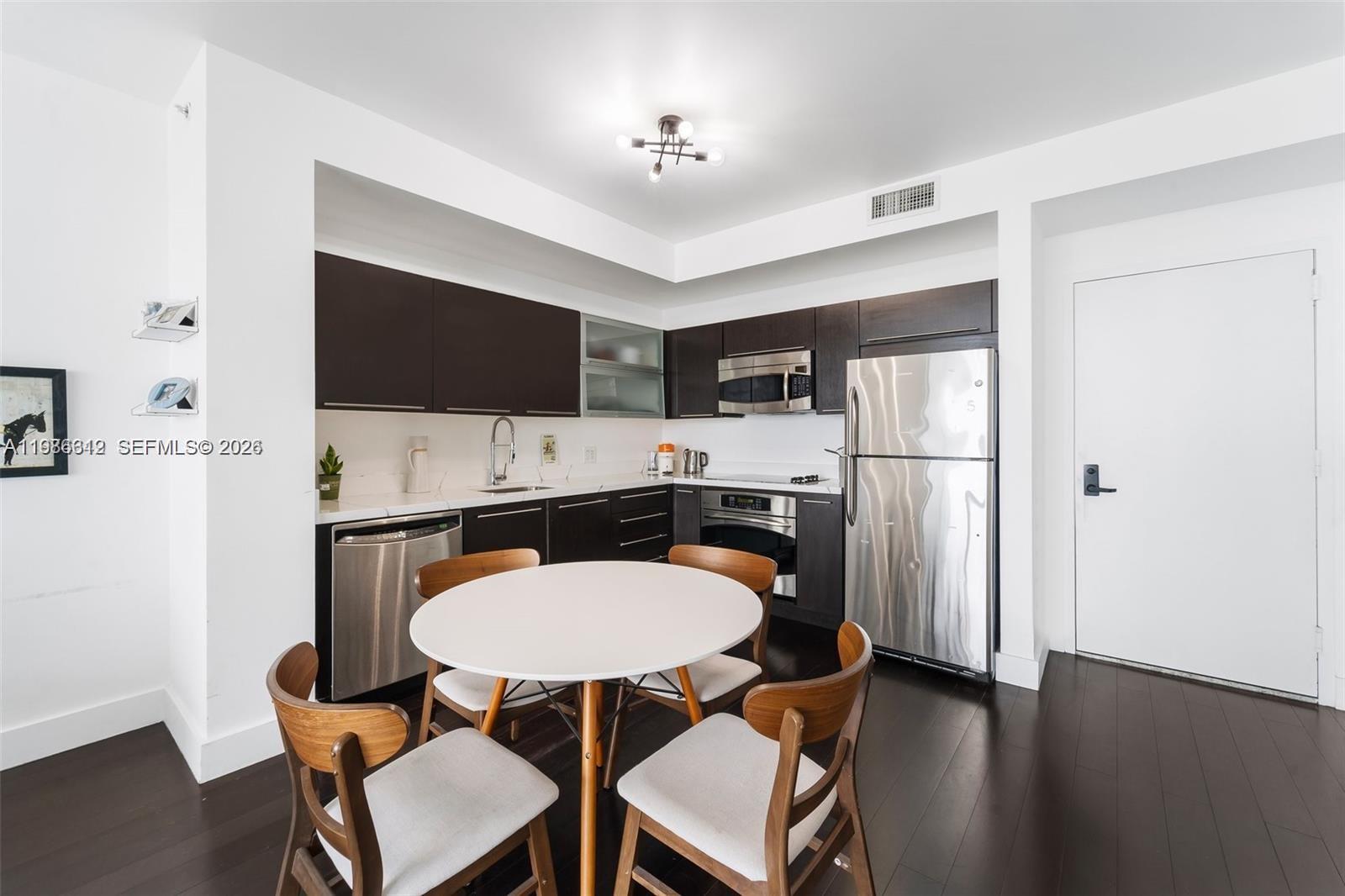90 SW 3rd St #1406, Miami FL 33130