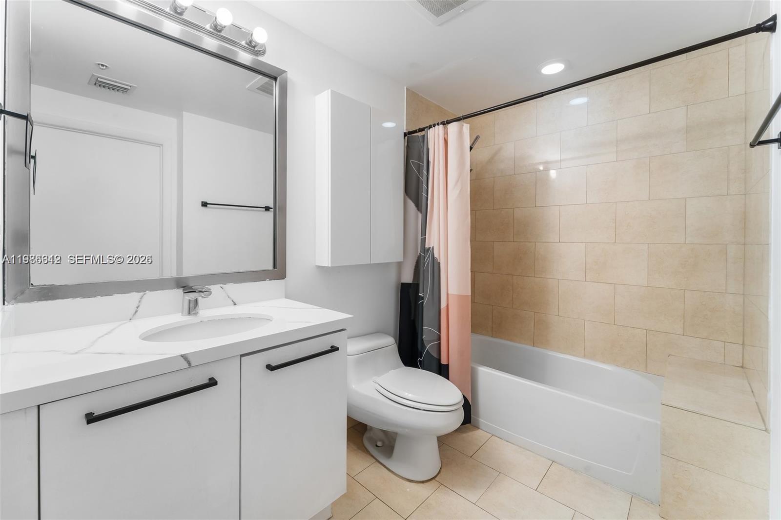 90 SW 3rd St #1406, Miami FL 33130
