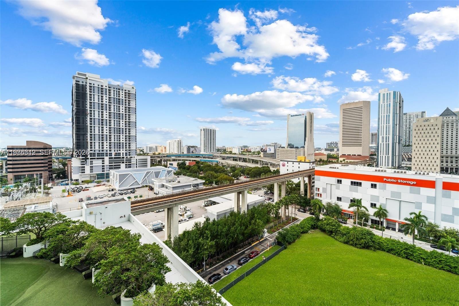 90 SW 3rd St #1406, Miami FL 33130