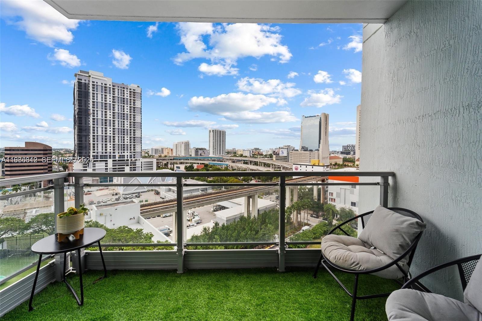 90 SW 3rd St #1406, Miami FL 33130