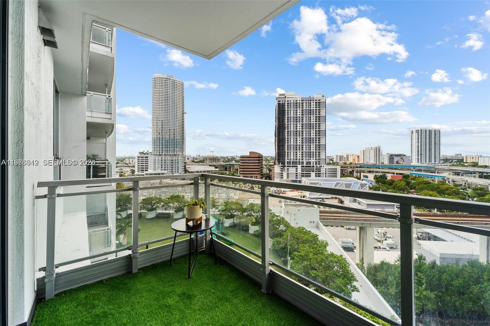 90 SW 3rd St #1406, Miami FL 33130