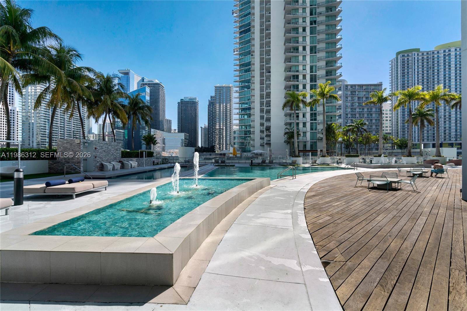 90 SW 3rd St #1406, Miami FL 33130