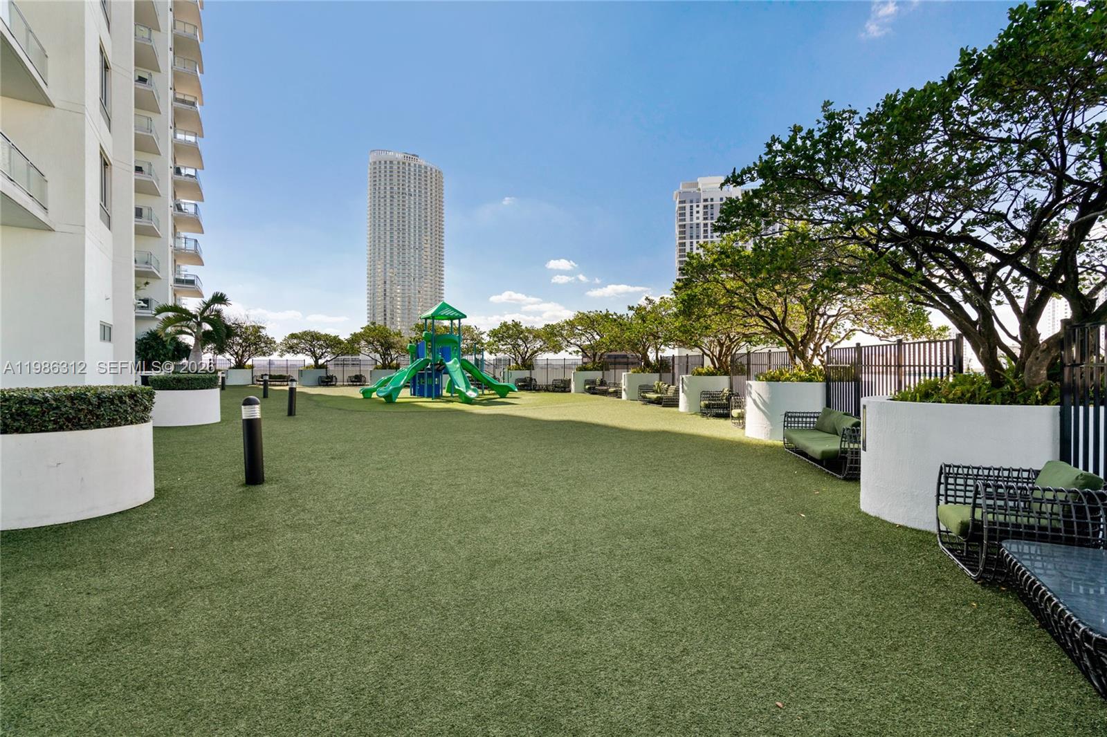 90 SW 3rd St #1406, Miami FL 33130