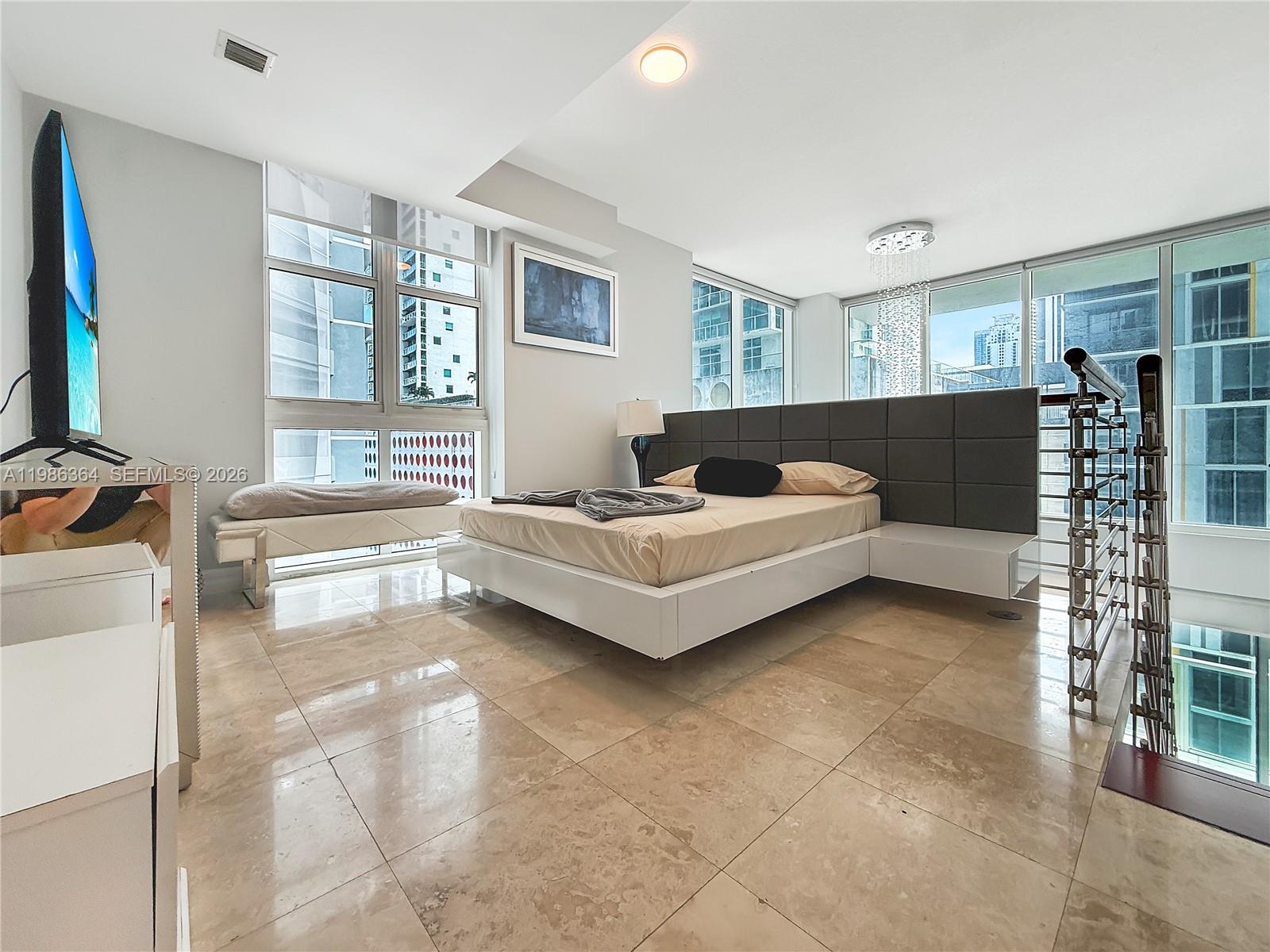 41 SE 5th St #602, Miami FL 33131