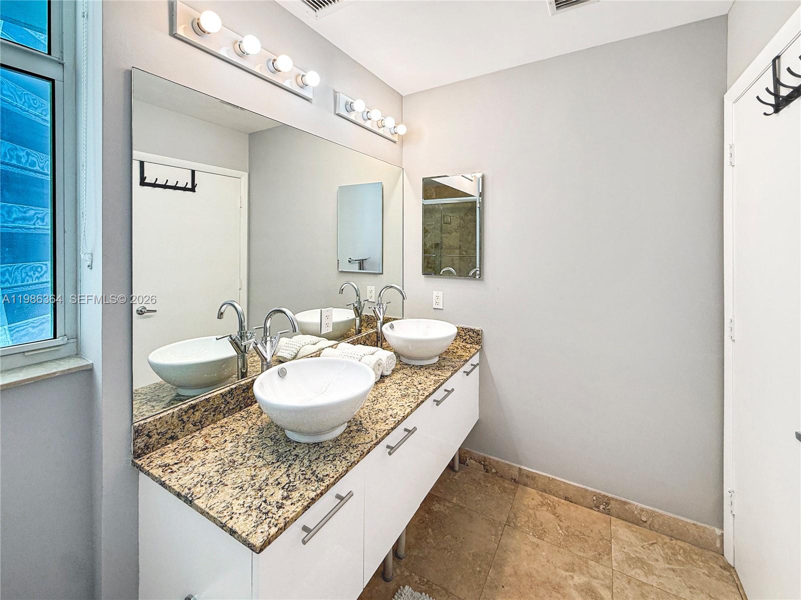 41 SE 5th St #602, Miami FL 33131