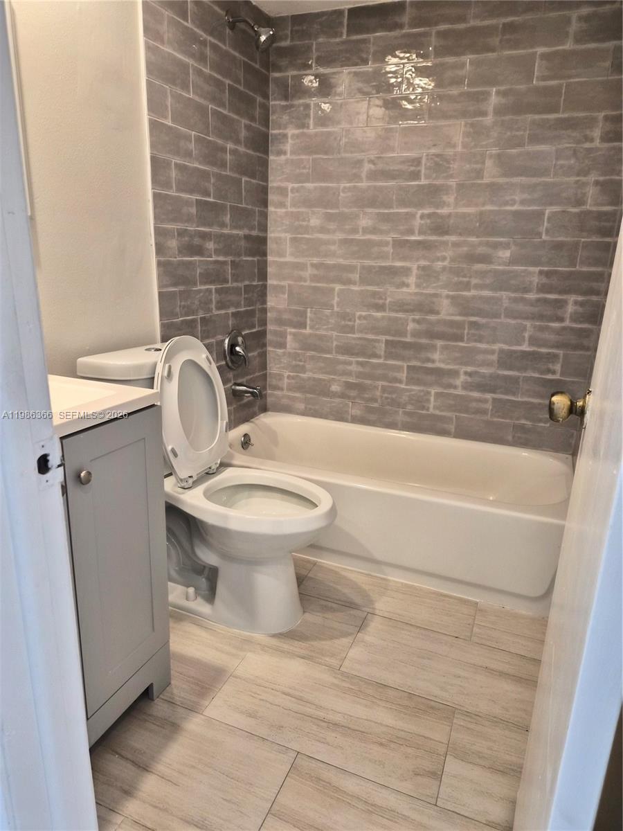 17316 NW 63rd Ave, Hialeah FL 33015