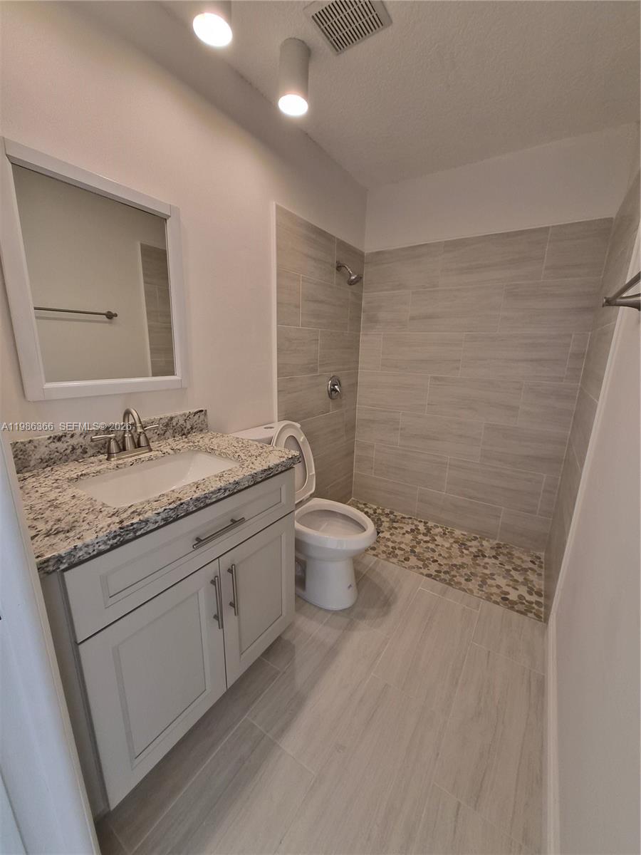 17316 NW 63rd Ave, Hialeah FL 33015
