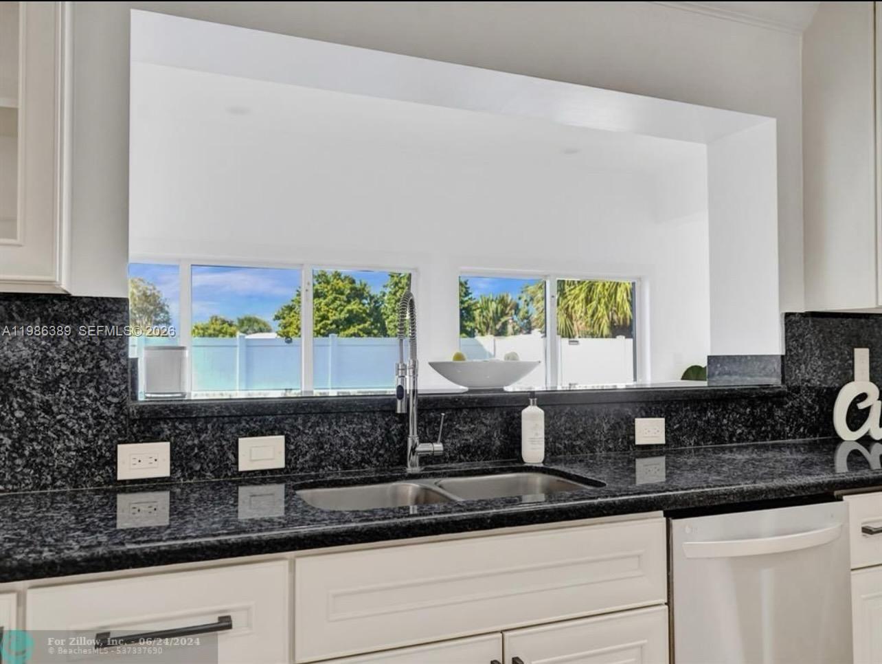 2319 NE 35th Dr, Fort Lauderdale FL 33308