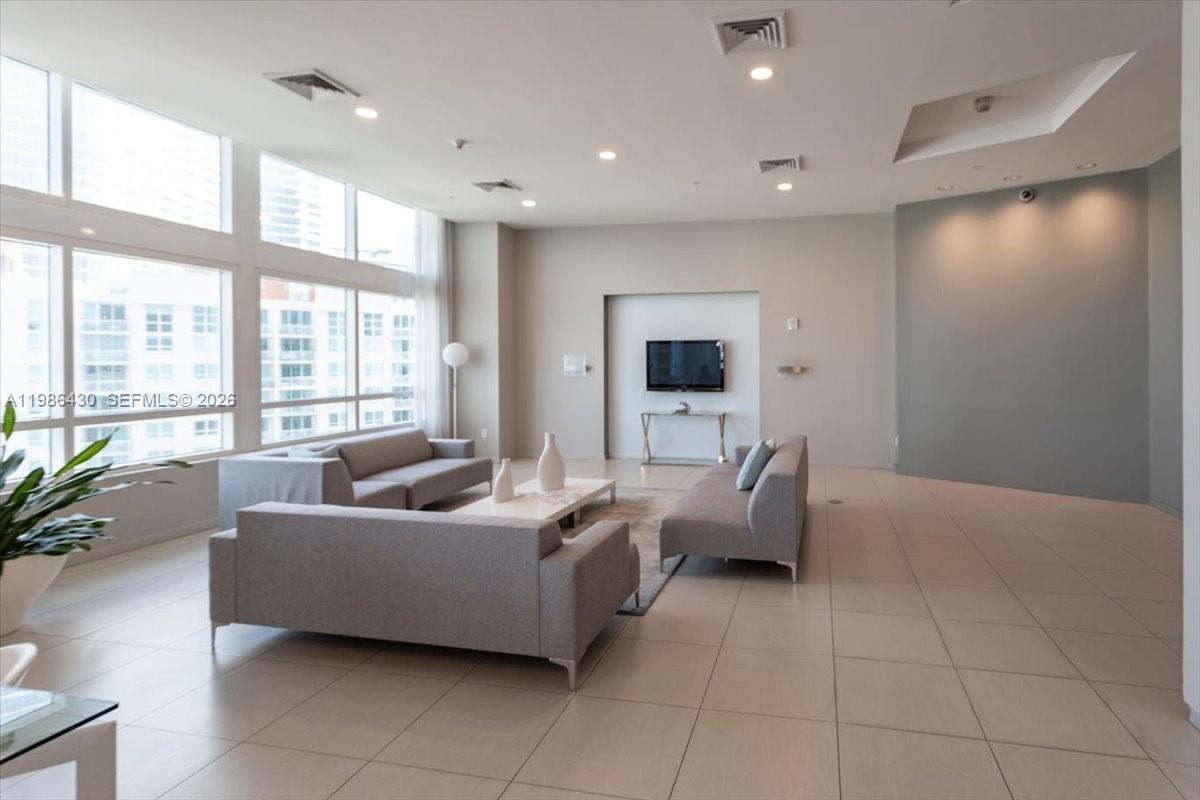 1900 N Bayshore Dr #1016, Miami FL 33132